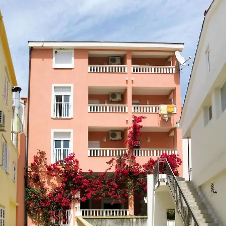Haus Knezovic 516s アパート グラダツ